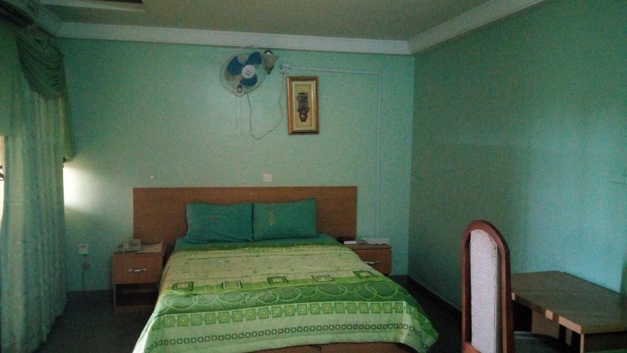 Mataan Hotel And Suites Ibadan Buitenkant foto