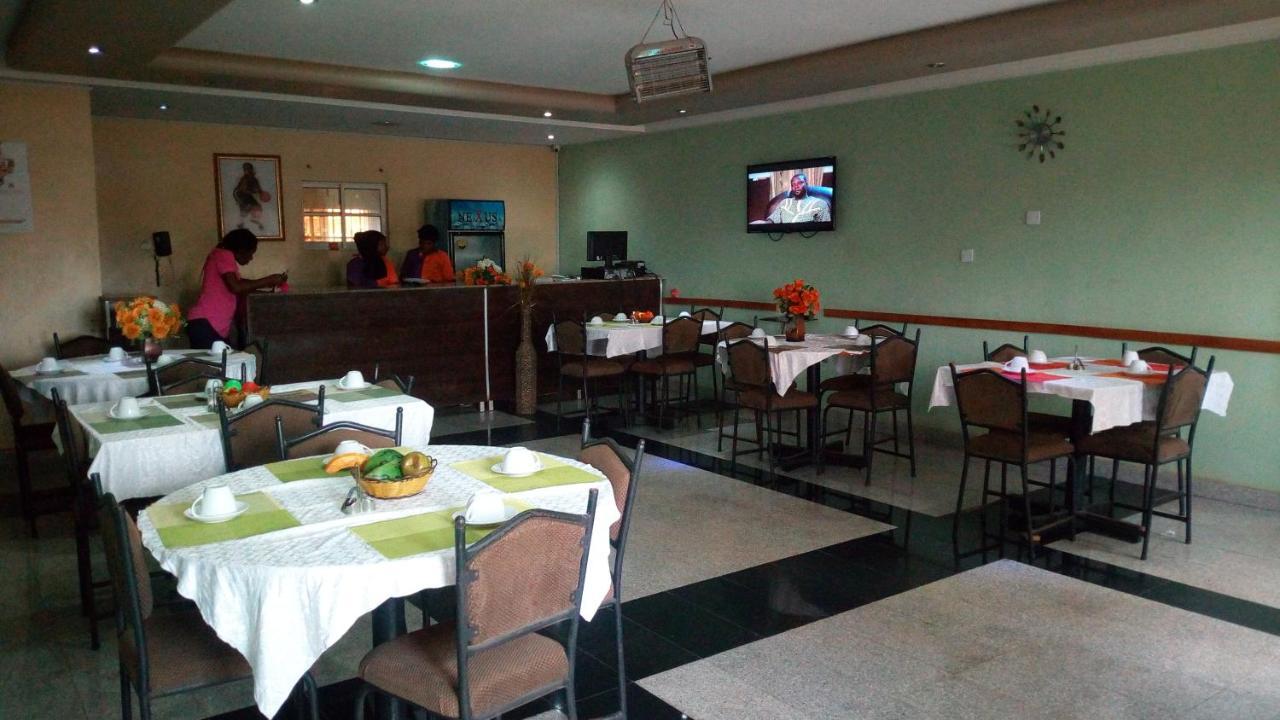 Mataan Hotel And Suites Ibadan Buitenkant foto